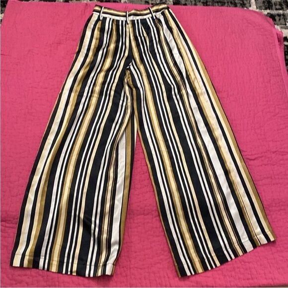 Alice + Olivia cotton/viscose Striped Wide-Leg Pants in Black, White, and Gold - Picture 4 of 6